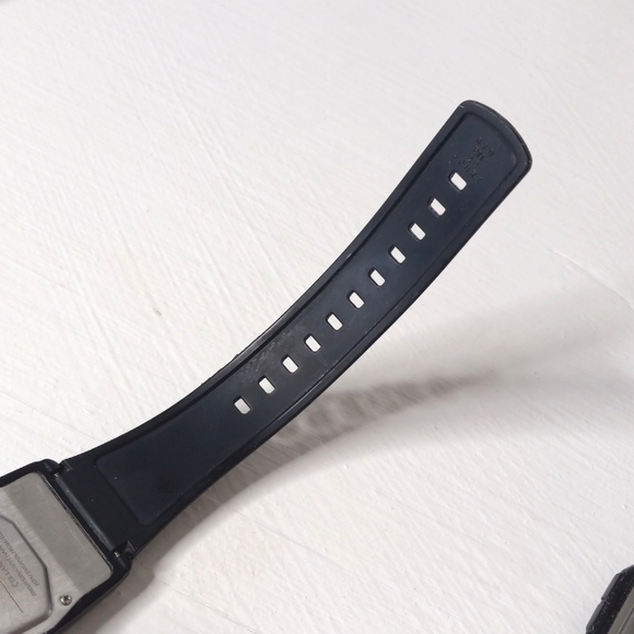 CASIO DBC-32 Data Bank 13 language watch - Picture 5 of 7